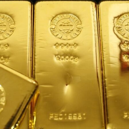 Buy gold as a hedge to these risks: UBS By Investing.com