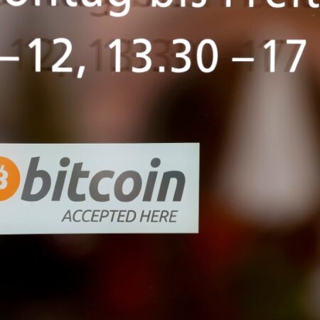 Bernstein raises Bitcoin price target forecast to $200K, says buy the dip By Investing.com