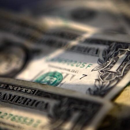 Dollar steady after volatile week; CPI data looms large By Investing.com