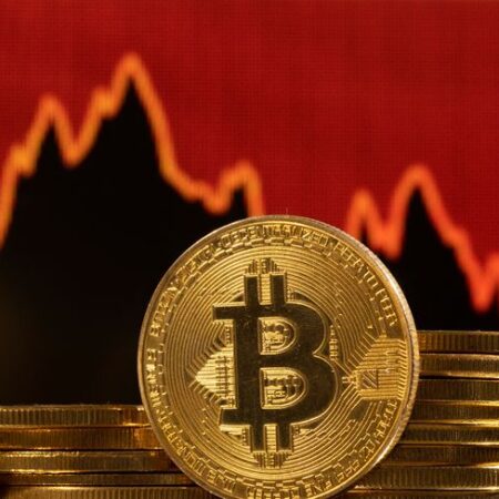 edges lower to $98k amid broader crypto rout By Investing.com