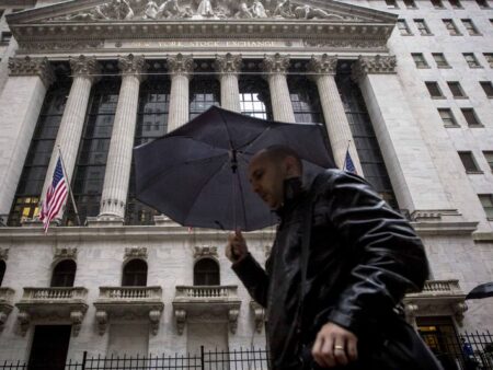 U.S. stocks lower at close of trade; Dow Jones Industrial Average down 0.32% By Investing.com