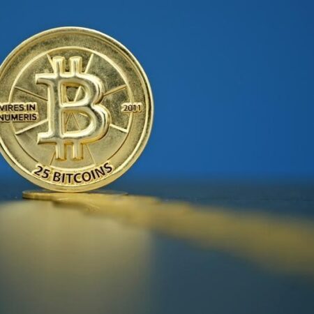 Veteran Trader Peter Brandt Forecasts Major Shift in Bitcoin-Gold Trend By U.Today