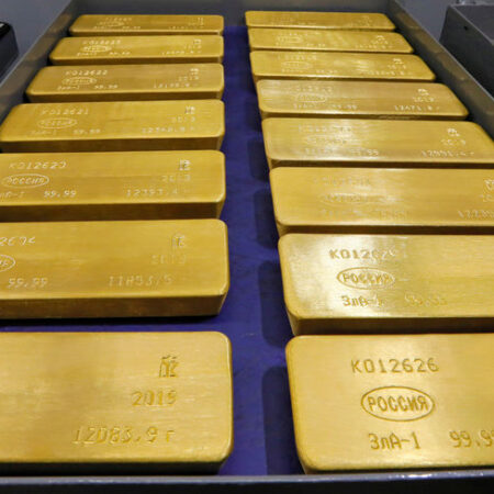 Gold prices steady amid rate jitters, copper flat with China in focus By Investing.com