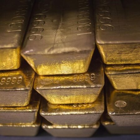 Gold prices rise after bumper Fed rate cut; copper upbeat on China stimulus By Investing.com