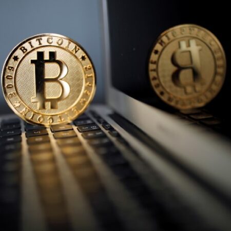 slides to $99k as Trump rally pauses, Mt. Gox caution weighs By Investing.com
