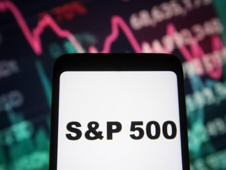 S&P 500 hits resistance, BTIG sees potential for a pullback By Investing.com