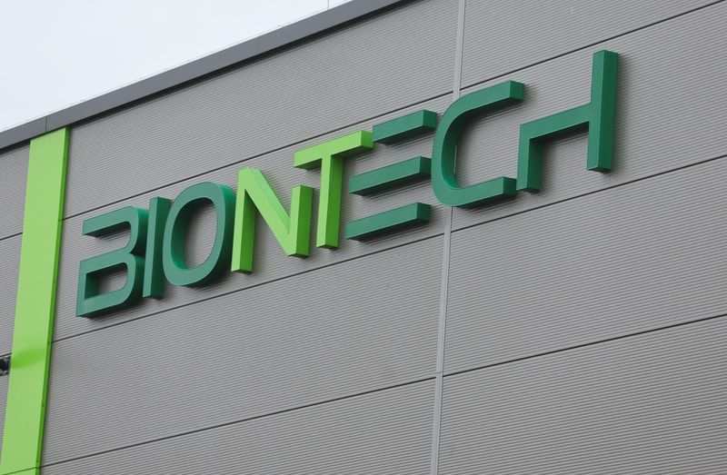 © Reuters. FILE PHOTO: The logo of BioNTech is pictured at Biontech's research laboratory for individualised vaccines against cancer in Mainz, Germany, July 27, 2023. REUTERS/Wolfgang Rattay/File Photo