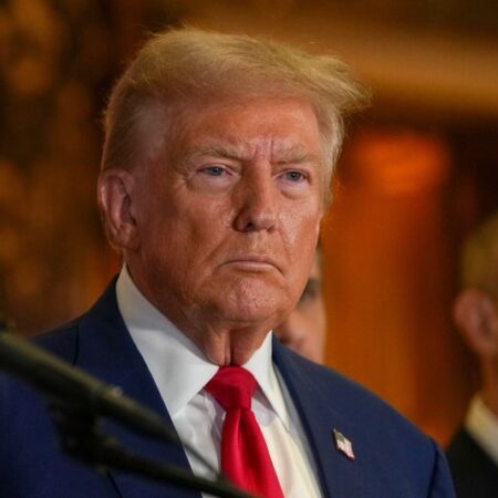 Trump’s WLFI crypto coin launches with strong initial demand By Investing.com