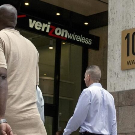 Verizon earnings beat by $0.01, revenue topped estimates By Investing.com