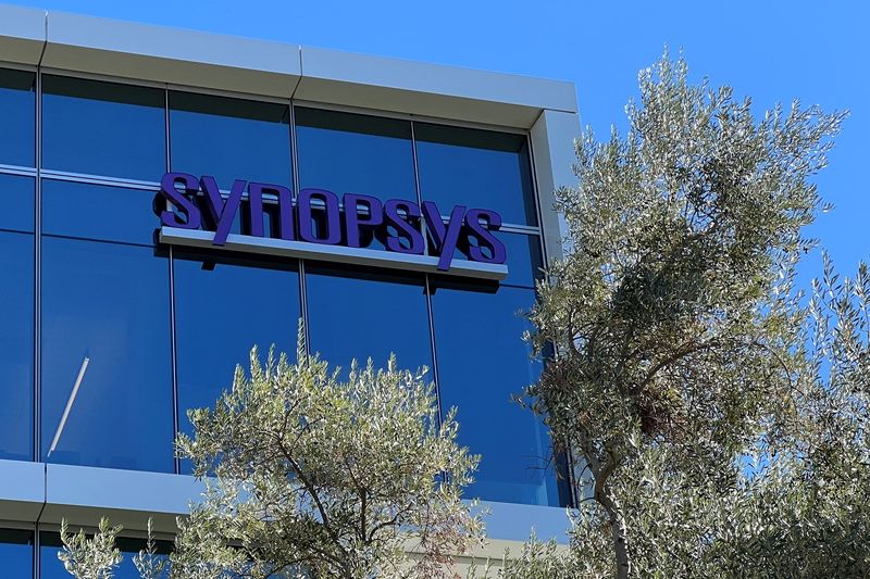 © Reuters. FILE PHOTO: The headquarters of Synopsys Inc., in Sunnyvale, California, U.S., October 23, 2024. REUTERS/Stephen Nellis/File Photo