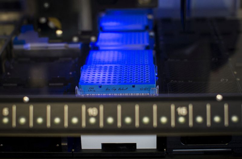 © Reuters. FILE PHOTO: A robotic DNA sample automation machine works on DNA samples at a Regeneron Pharmaceuticals Inc. laboratory at the biotechnology company's  headquarters in Tarrytown, New York March 24, 2015.     REUTERS/Mike Segar/File Photo