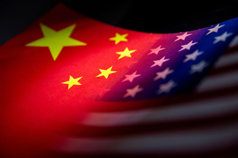 © Reuters. FILE PHOTO: China's and U.S.' flags are seen printed on paper in this illustration taken January 27, 2022. REUTERS/Dado Ruvic/Illustration/File Photo