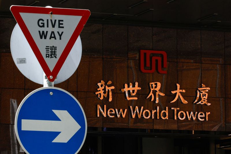 © Reuters. FILE PHOTO: A view shows the headquarters of New World Development at New World Tower, in Hong Kong, China September 27, 2024. REUTERS/Tyrone Siu/File Photo